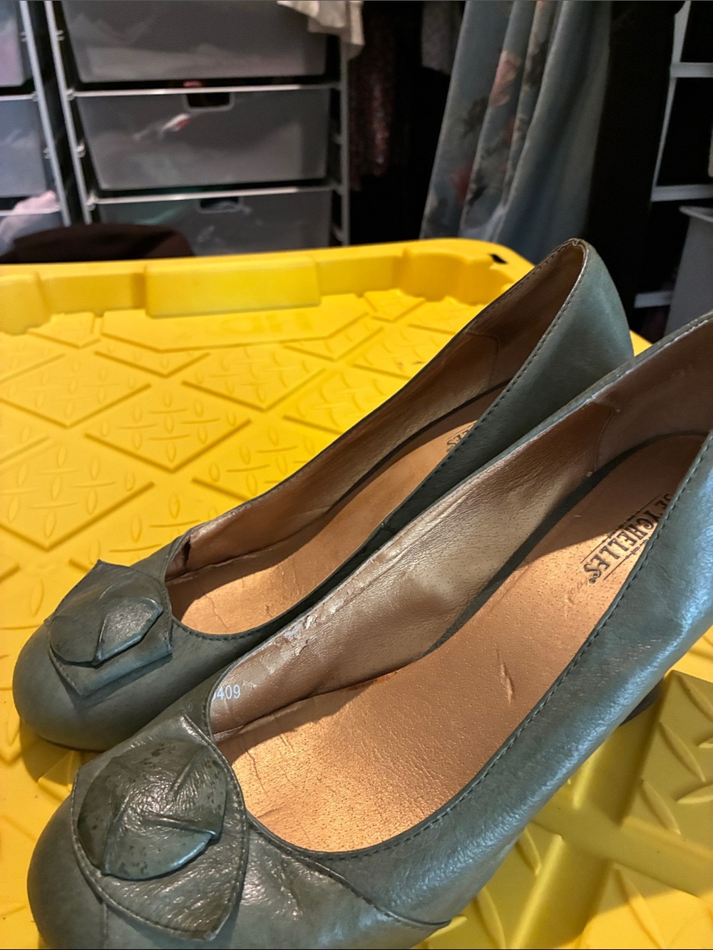 Seychelles teal leather round-toe pumps with toe embellishment